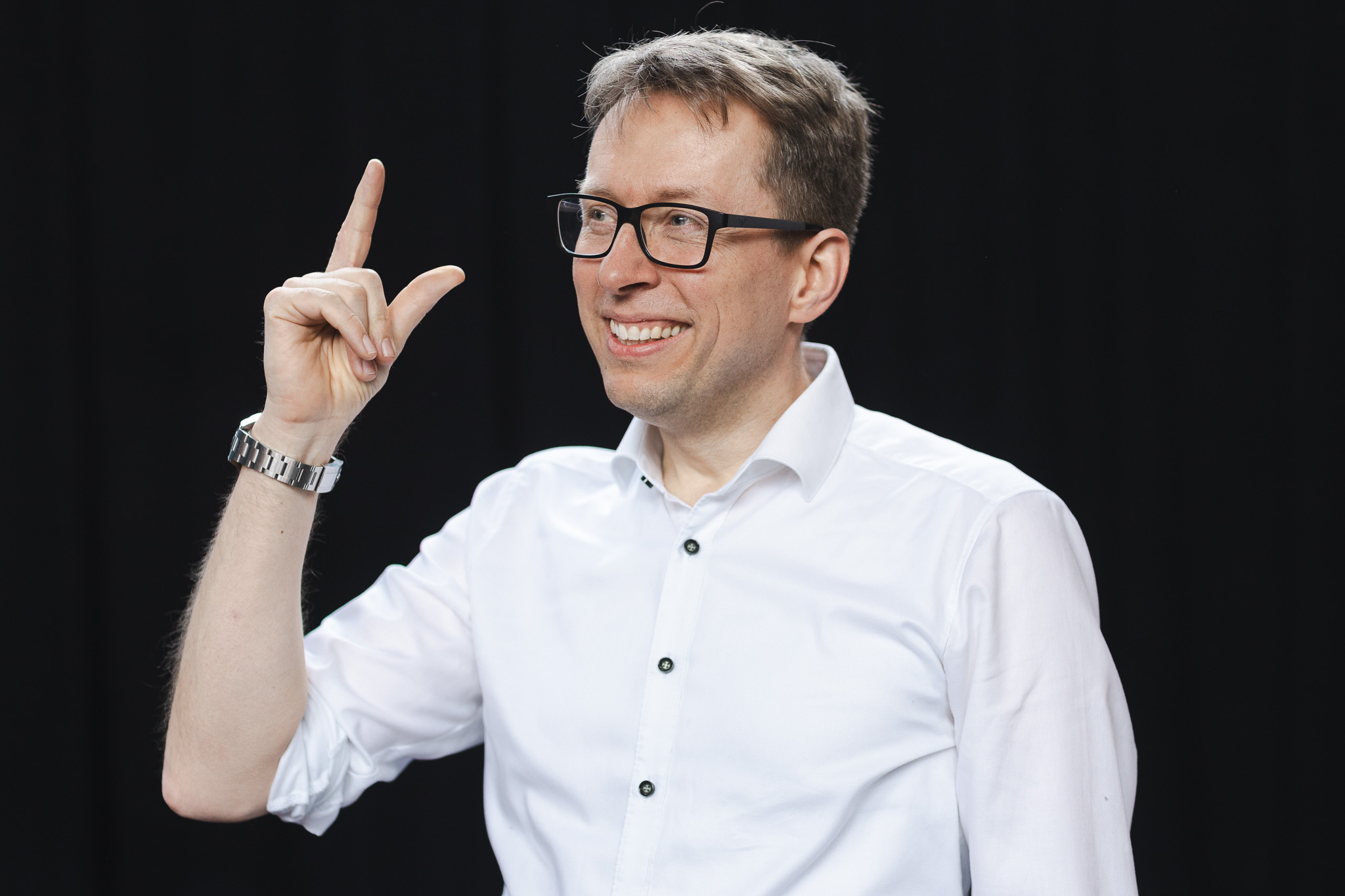 Daniel Schwenger gesturing on camera